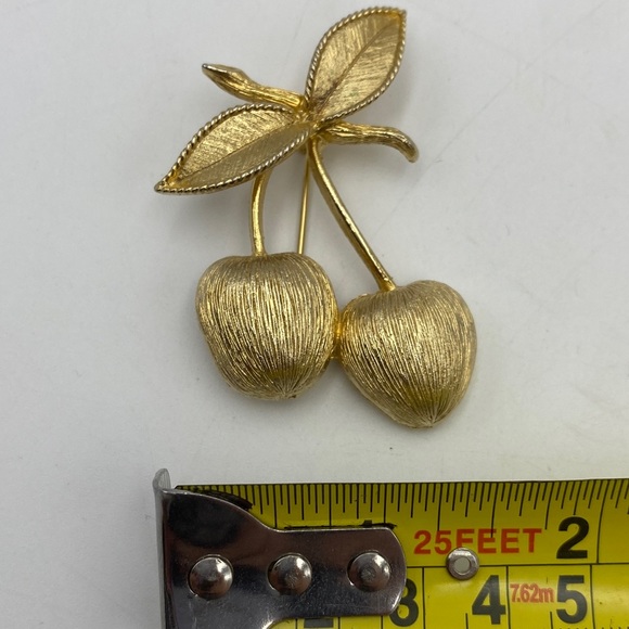 Vintage Sarah Coventry Brushed Gold Tone Cherries Brooch Pin - Picture 2 of 4
